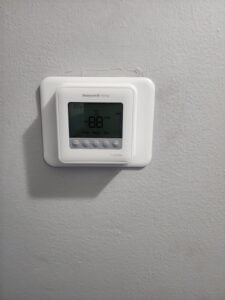 Are there different types of thermostats? 2 Are there different types of thermostats?
