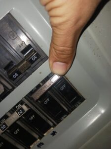 Single vs. Double-Pole Breakers 2 Single vs. Double-Pole Breakers